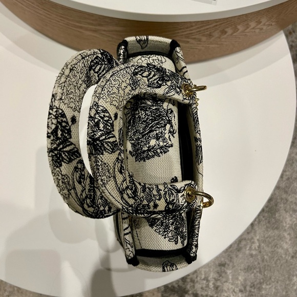 Christian Dior Medium Lady D-Lite Bag - Picture 5 of 12
